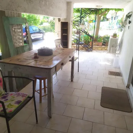 Cozy Stone House Apartmán *